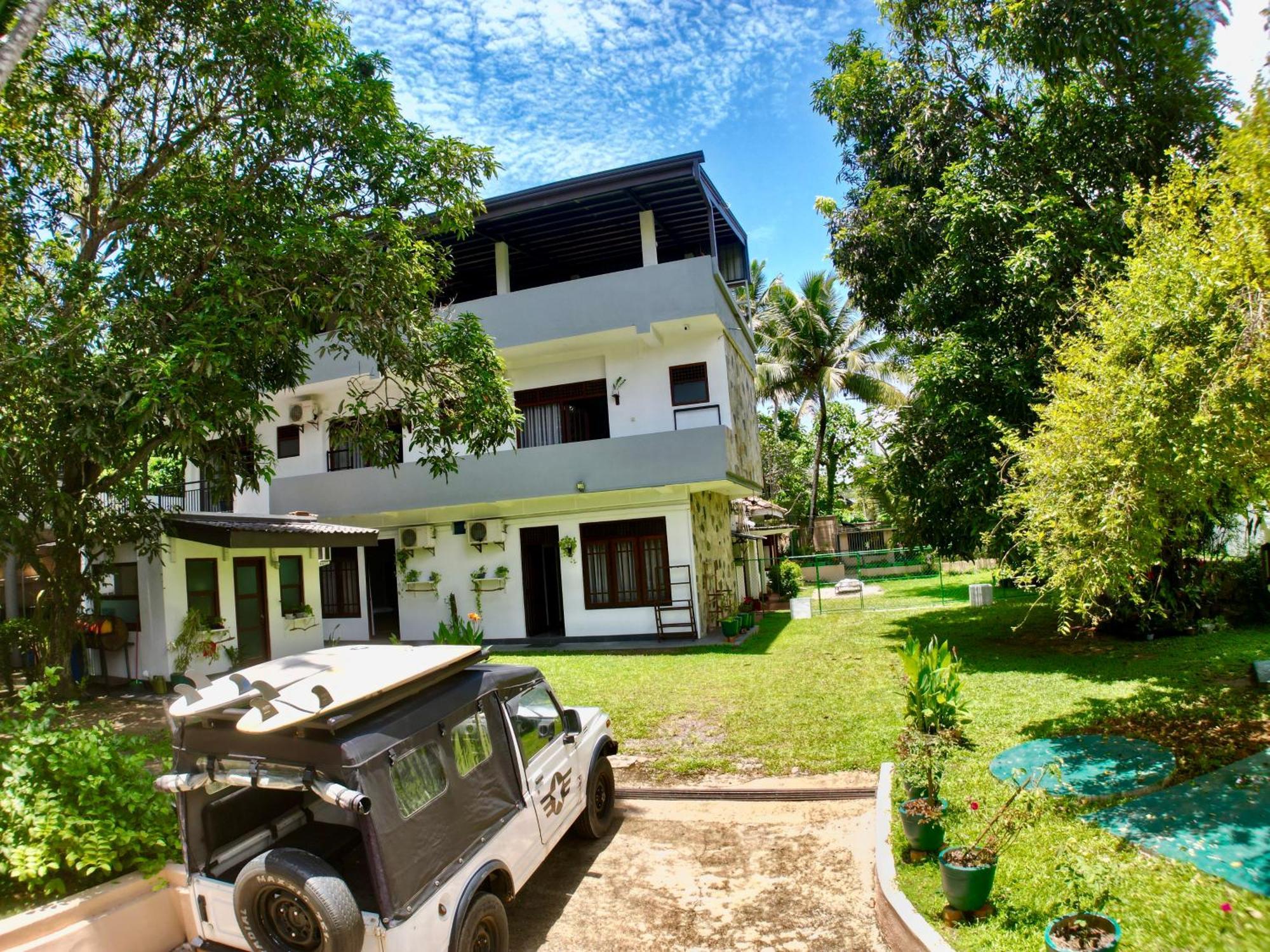 Horizon Inn By Oceanlife Surf Stay Weligama Exterior foto